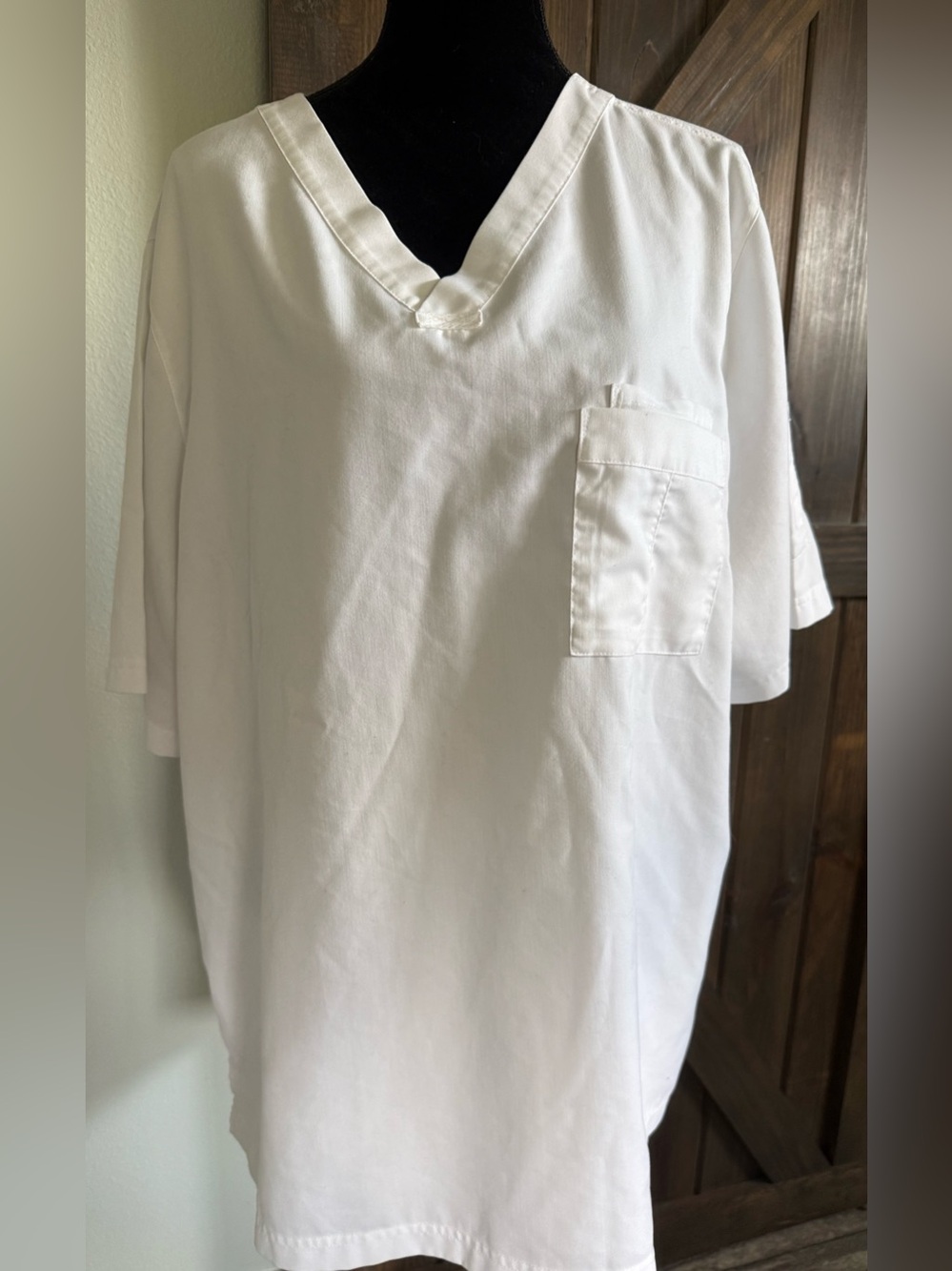 Grey's Anatomy Men's White V-Neck Pocket Scrub Tee